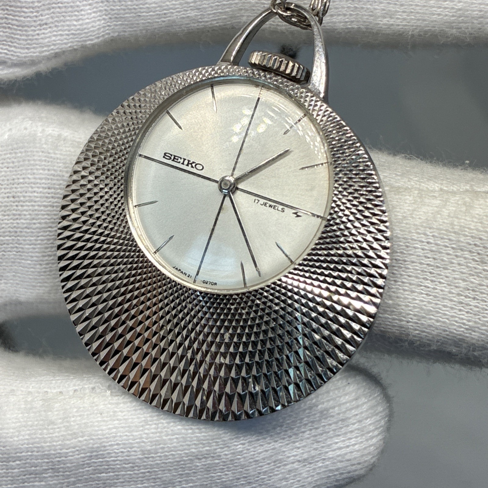 Vintage Seiko 217160 Pendant Watch Manual Wind 17j Silver Dial 33mm WChain